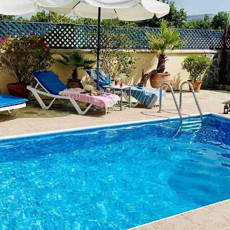 Ferienhaus Mit Privatpool Fuer 6 Personen Ca 150 Qm In Poli Crysochous, Westkueste Von Zypern Und Umgebung