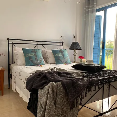 Ferienhaus Mit Privatpool Fuer 6 Personen Ca 150 Qm In Poli Crysochous, Westkueste Von Zypern Und Umgebung Polis